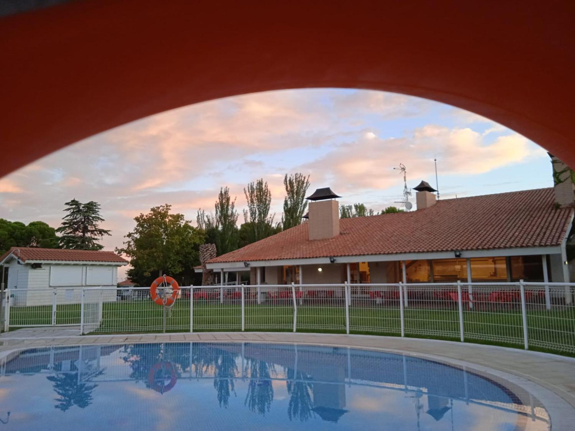 Albergue Zaragoza Camping Eksteriør billede