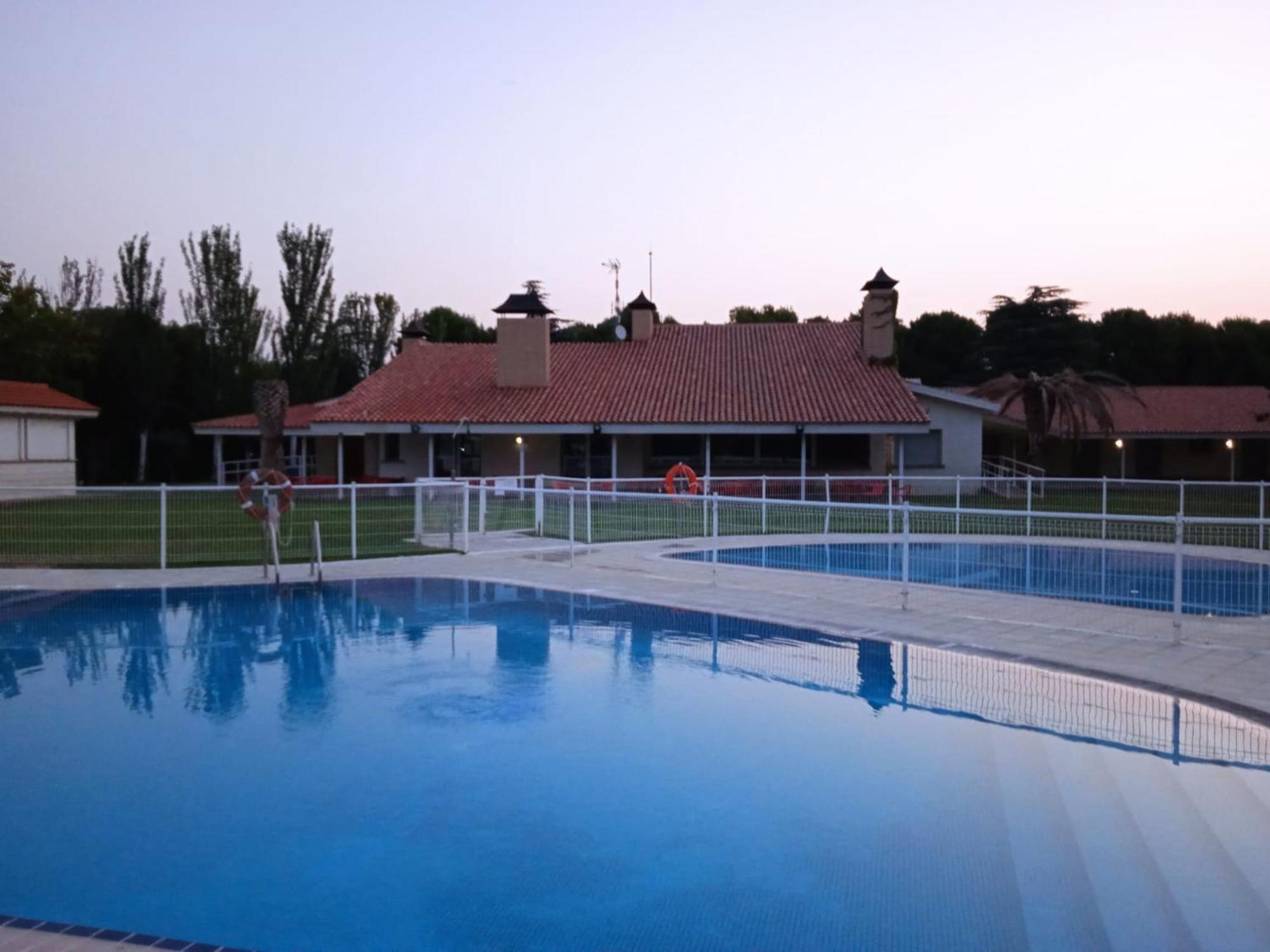 Albergue Zaragoza Camping Eksteriør billede