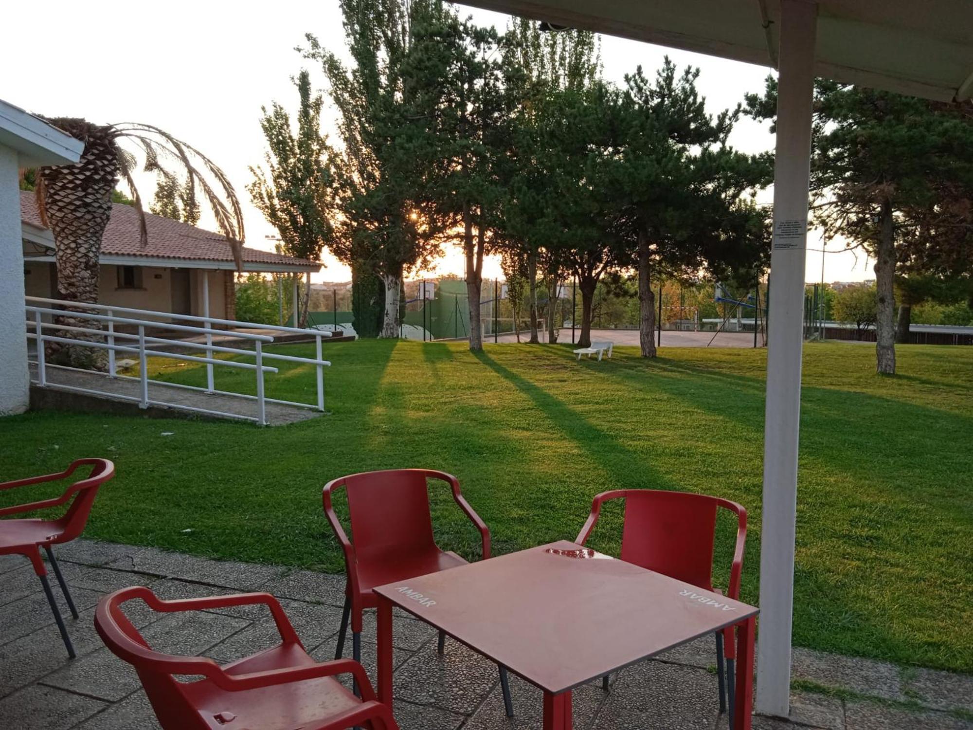 Albergue Zaragoza Camping Eksteriør billede