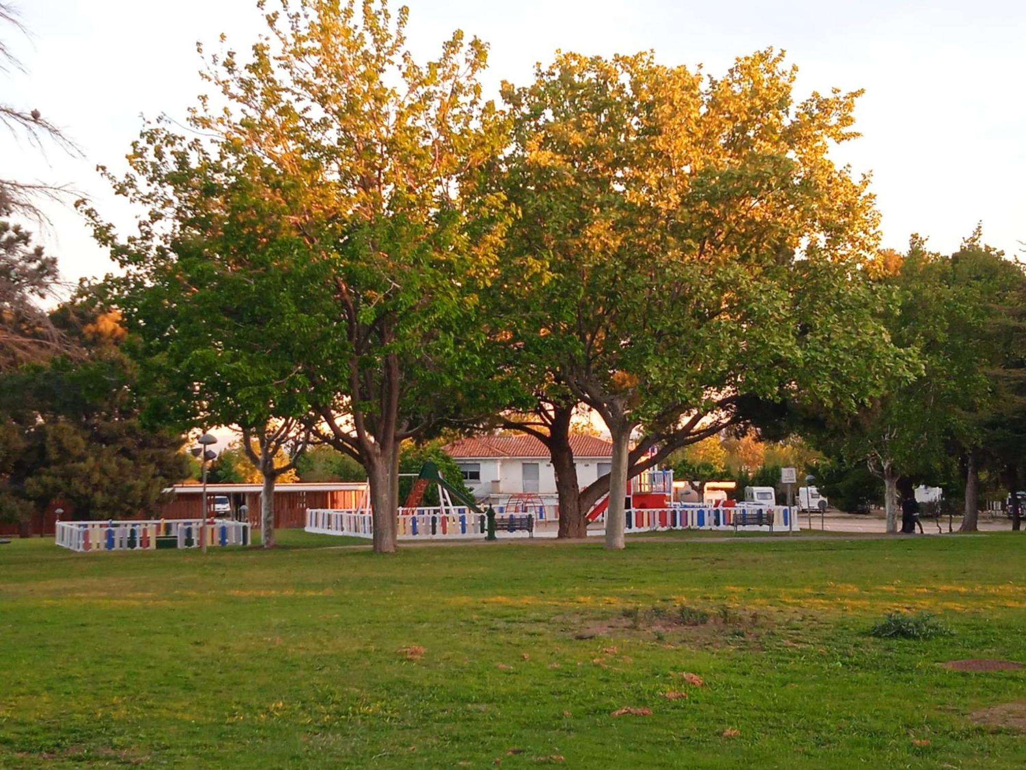 Albergue Zaragoza Camping Eksteriør billede